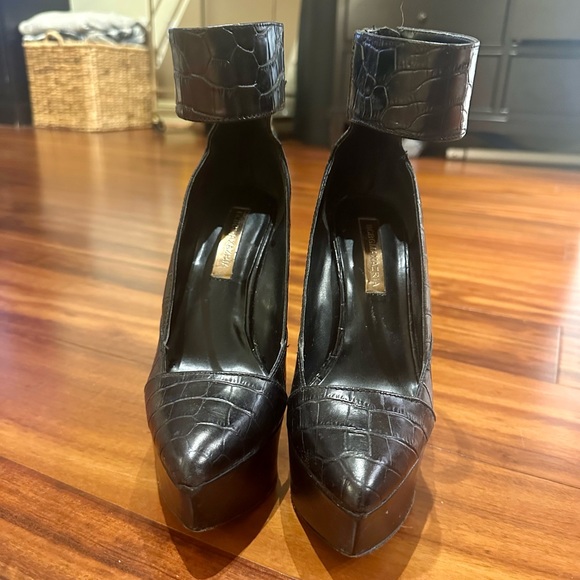 BCBGMaxAzria Black Reptile Print Platform Wedge - Picture 4 of 6